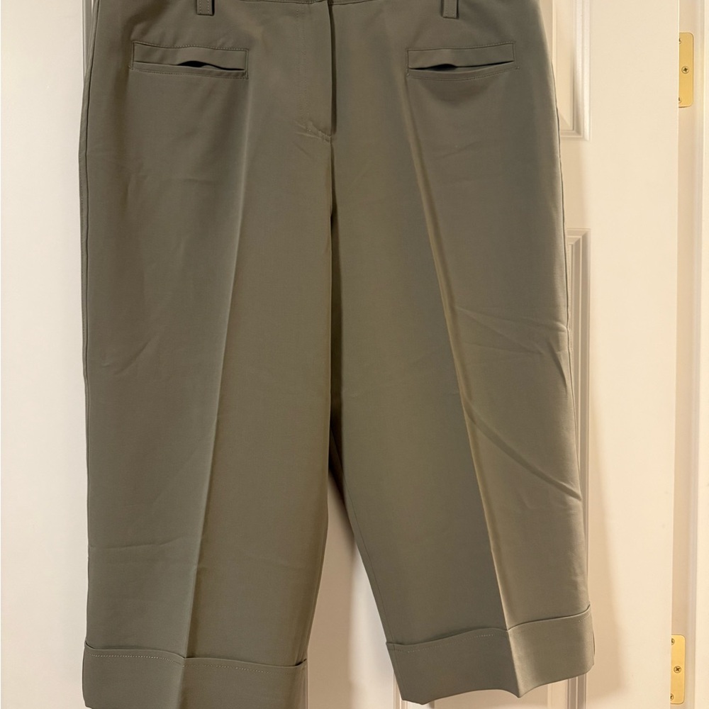 Larry Levine Olive woman’s Capri